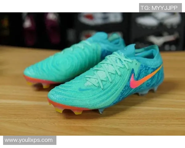 时尚与运动兼具的Nike足球休闲鞋让你轻松驾驭街头与球场的完美风格